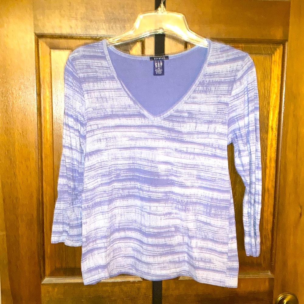 🔥DEAL Gap Top, Size Medium, quarter length sleeve, blue